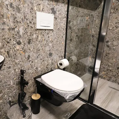 Tia Lelcaj * Tirana