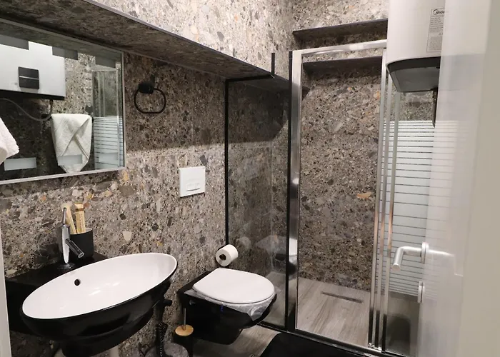 Tia Lelcaj Apartment Tirana