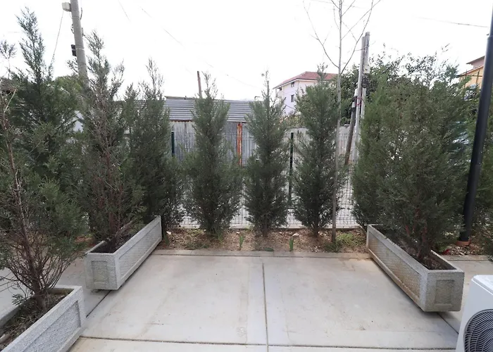 Tia Lelcaj Apartment *